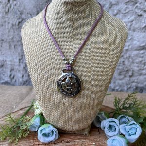 Collar flor de lis
