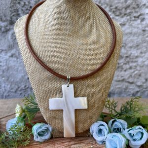 Collar cruz de nacar